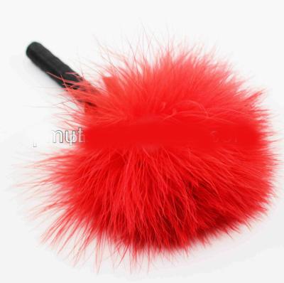 China Angular Blush Low Moq Red Feather Powder Brush Marabou Feather With Satin Pouch for sale