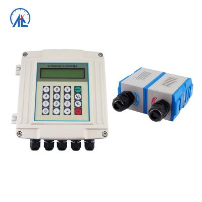 China Digital Wall Mounted Ultrasonic Flow Meter Clamped On PVC Carbon Steel Stainless Steel Water Pipes RC-2000B for sale