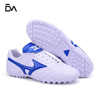 China 2021 Factory direct sale comfortable fashion non-slip men's soccer shoes soccer shoes for sale