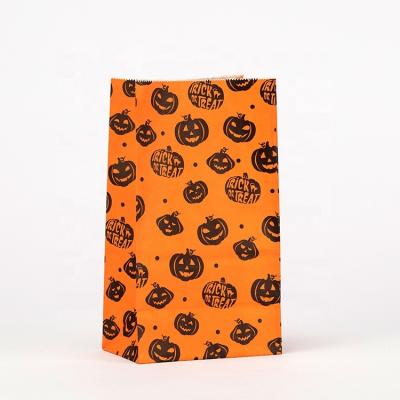 China 2021 Recyclable New Customized Printed Pumpkin Ghost Face Mini Halloween Candy Orange Paper Bag Without Handle for sale