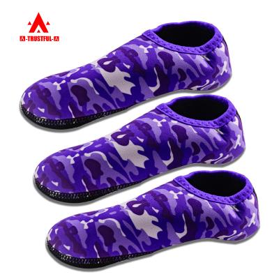 China Durable Water Sports Shoes Beach Bumps Quick Dry Barefoot Slip On Aqua Yoga Socks Diving Shoes For Kids Women Men for sale