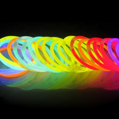 China Chemical Glow Stick Inside Party Event Wholesale Glow In The Dark Glow Stick Light Stick Glow Bracelet for sale