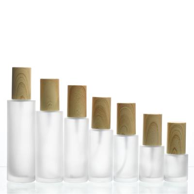 China Customs Fine Cosmetic High Quality Mist Spray Bottles With Wooden Lids For Cosmetic Packaging for sale