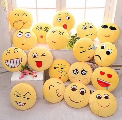 China Almohada creativa estupenda de Emoji de la felpa 32cm*32cm del amarillo lindo de la almohada de 2016 en venta