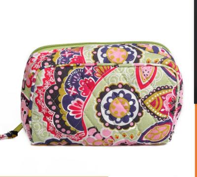 China 2018 wholesale eco-friendly 100% natural cotton fabric women multifunctional floral quilted wallet from china supplier for sale