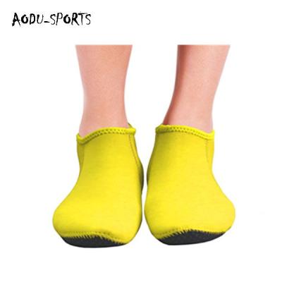 China Protect Water Shoes Outdoor Beach Mens Womens Swimming Aqua Socks Barefoot Shoes For Surfing for sale