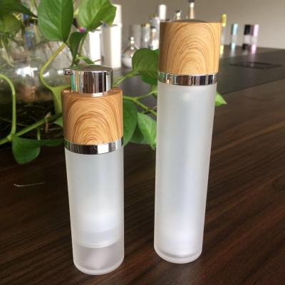 China Recycable Empty Airless Spray Bottle Frosting Round Clear Twist Up Pump Bottle for sale