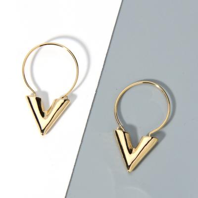 China TRENDY Gold Simple High Polish Statement V Shape Geometric 14 Carat Style Women Earrings Huggie Earrings Huggie Earrings Plated V Circle Earring for sale