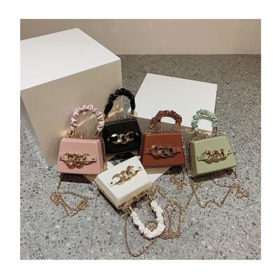 China Fashion Lady Shoulder Bag Ruched Handle Cross - Body Bags Mini Flap Thick Chain Women Handbag and Pinch Messenger Bag 2022 Fashion Ladies for sale