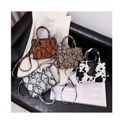 China Fashion Snake Print Ladies Shoulder Cross - Body Purses and Handbags 2021 Women Mini Hand Bags Serpentine Luxury Handbags For Women Bolsas for sale