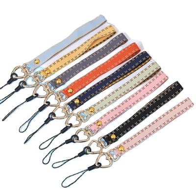 China Popular Insti Buckle Mobile Phone Case Lanyard New Mobile Phone Strap Alloy Heart Button Popular Sliver Lanyard Detachable for sale