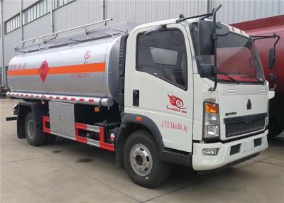 Cina Sinotruck HOWO 4x2 10M3 10000 litri di serbatoio di combustibile di olio del camion rifornisce di carburante l'autocisterna Bowser del combustibile del camion in vendita