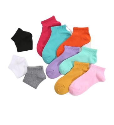 China Polyester Wholesale Women's Socks Sweat-absorbing and Breathable Medium Sleeve Women's Socks Fashion Sports Crew Socks for sale