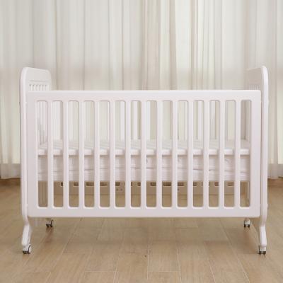 China Modern Multifunctional High Quality Crib Kids Bed Splicing Baby Crib Table Splicing Newborn Bed for Kids and Children for sale