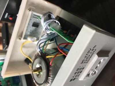 China de super lage relaistype van het inputvoltage 1kva controle van het LEIDENE stabilisator vertoningsvoltage Te koop