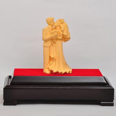 China China Wedding Craft Gold Plated Bride and Groom Statue Wedding Decoration and Souvenir for sale