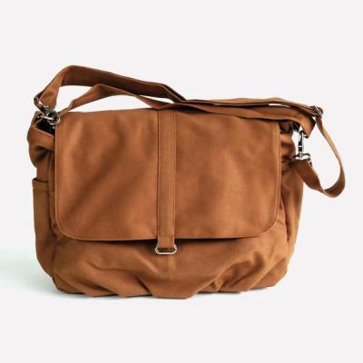 China Multifunctional Cognac Brown Cotton Canvas Zipper Travel Messenger Bag for sale