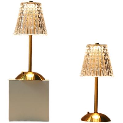 China Hotel Bedside Desk Light 1W Gold Table Lamp Durable European Modern Nordic Nordic Living Room Dimmable for sale