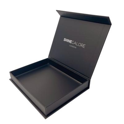 China Caja de regalo magnética grande negra con logotipo y tamaño personalizado en venta