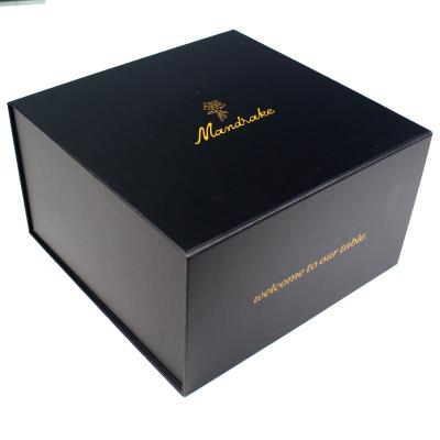 China Caja de regalo de belleza plegable de color negro con cartón rígido para aceite esencial en venta