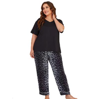 China Plus Size Sleepwear Women 2pcs Breathable Solid Tee Top With Leopard Print Bow Detail Pants Pajamas Set Casual Sleepwear Manufacturer for sale