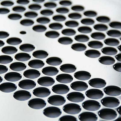 China Plain Weave Mild Steel Perforated Metal Sheet 60 Degree Staggered Punched Hole Mesh Screen for sale