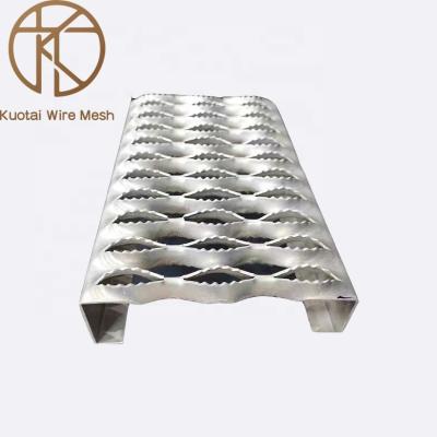 China Perforated Resistance Anti-skid Plate Grid Lock Rooftop Walkway For Plank Walkway Stair Tread for sale