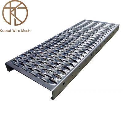 China Anti Slip Resistance Factory Flooring Aluminum Diamond Plank Punched Safety Grating Non Slip Metal Grid for sale