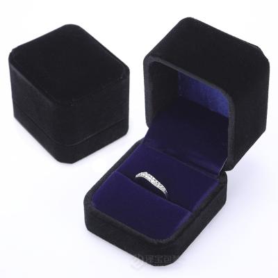 China Eco-friendly Fast Shipping Cheap Jewelry Box Wedding Velvet Pendant Necklace Box Jewelry Packaging Box for sale