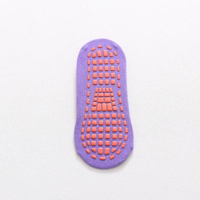 China Non Slip Floor Cotton Yoga Trampoline Sole Glue Non Dispensing Indoor Education Early Socks Custom Logo for sale