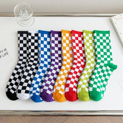 China New fashion women and men chess board QUICK DRY medium tube lattice kids socks wholesale for sale