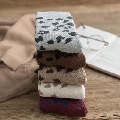 China Winter Leopard Print Women's Socks Cotton Outdoor Spotted Terry Tube Thickened Warm Socks QUICK DRY for sale