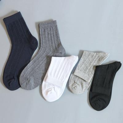 China QUICK DRY Crew Medium Mesh Breathable Men's Silk Socks In Summer And Autumn for sale