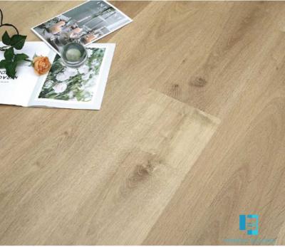 Chine Le plancher en bois Lvp du chêne LVT SPC cliquent sur le système pour la cuisine intérieure de salle de bains à vendre