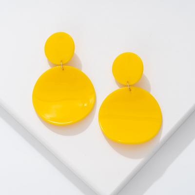 China 2020 CLASSIC Big Round Spring Long Hanging Resin Acrylic Geometric Plastic Drop Earrings for sale