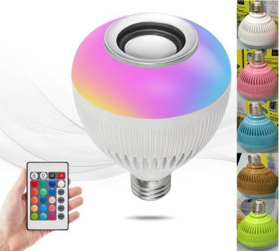 Chine Lampe intelligente de Bluetooth de musique d'ampoule de Smartphone de contrôle coloré sans fil d'APPLI avec le haut-parleur à vendre