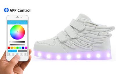 China Los zapatos controlados del App LED de Fashional arriba superiores encienden para arriba las zapatillas de deporte para los adultos respirables en venta