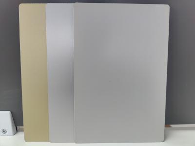 Chine PVDF ACP feuilles avec finition miroir 5,0 mm Épaisseur 0,3 mm Couche d'aluminium Taille personnalisée Pour les plafonds de bureaux à vendre