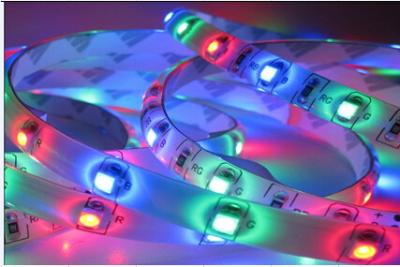 China La prenda impermeable SMD 5050 RGB flexible de DC 24V llevó la iluminación decorativa de Epistar IP65 de la tira en venta