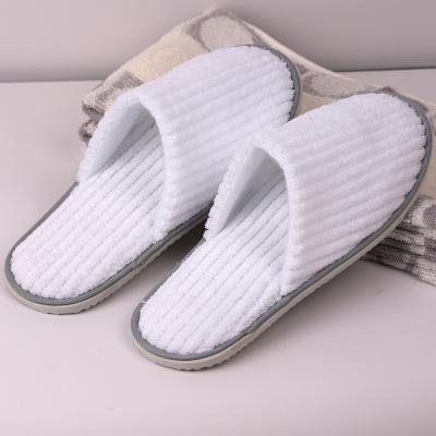 China Fashion Trend Customized Logo OEM Personalized Hotel Accessories White Washable Disposable Hotel Slippers for sale