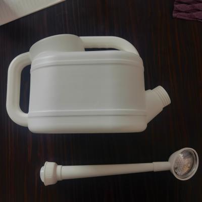 China Garden Watering Plants 4L Wholesale Plastic Garden Watering Can Gardening Watering Pot for sale