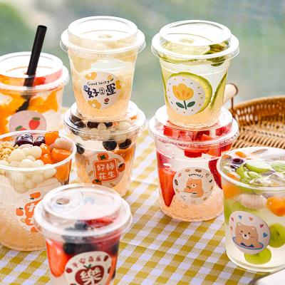 Cina Sustainable Clear PET Plastic Cups With Lids And Straws Eco-Friendly With Beverage Consumption in vendita