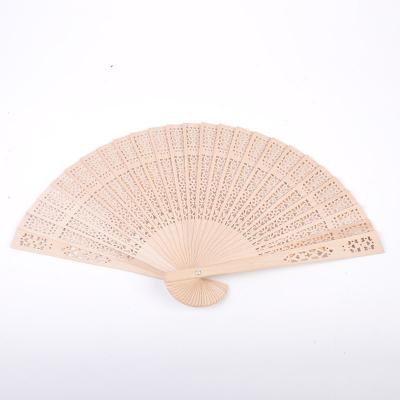 China Bamboo Engraved Logo Hand Fan Gift Bag Wedding Party Favors Wedding Return Promotion Gift Bamboo Hand Fan zu verkaufen