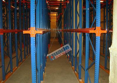 China Schwere Lasts-Antrieb im Racking, galvanisierter Paletten-Racking-Speicher-Antrieb durch Gestelle zu verkaufen