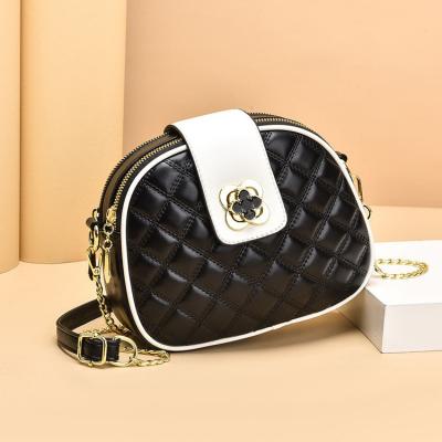 China Fashion Flower Lock Saddle Bag Chain Women Bag Shell Shape Small Fragrance Bags Package for sale