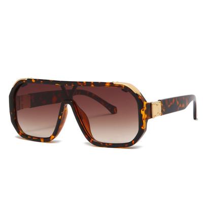 China Fashion Sunglasses 2022 Newest Unique Design One Piece Sun Glasses Shape UV400 Decoration Oversized Sunglasses Prepare Running for sale