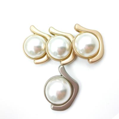 China Custom New Design Dry Cleaning Metal Alloy Ring White Pearl Shank Buttons Buckle For Garment for sale