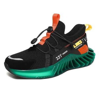 China Fashion Trend Wholesale new coming trend running shoes men breathable reflective sneakers antiskid outsole cushioning soft sole sneakers for sale