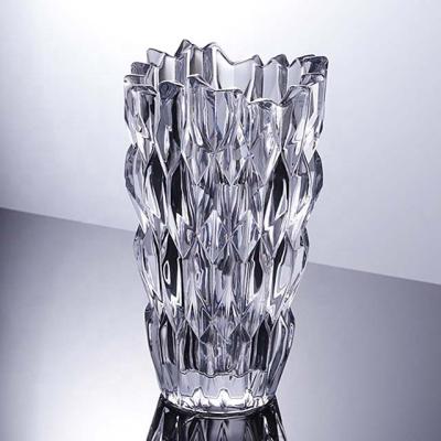 China Minimalist Decorative Design Crystal Vase Luxury Glass Vase Vase For Flowers for sale