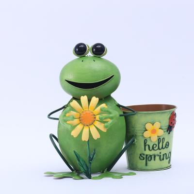 China Small Animal Garden Ornament Metal Lightweight Frog Shaped Garden Bucket zu verkaufen